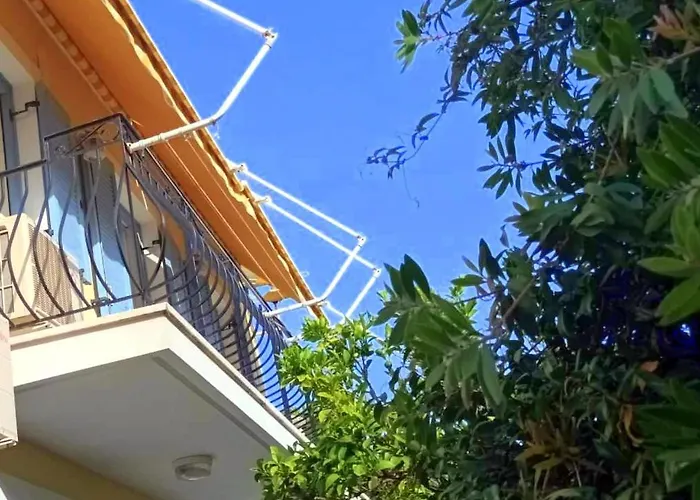 Lourantos Bayside Apartments