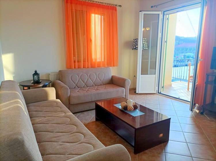Lourantos Bayside Apartment