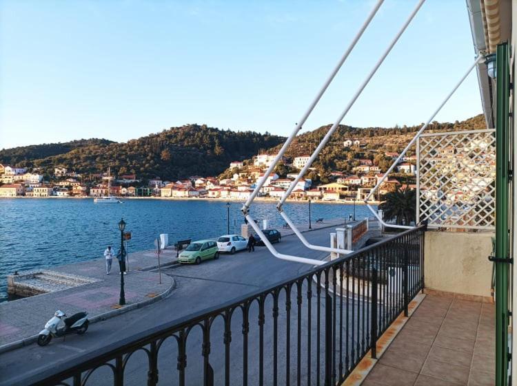 Lourantos Bayside Apartment